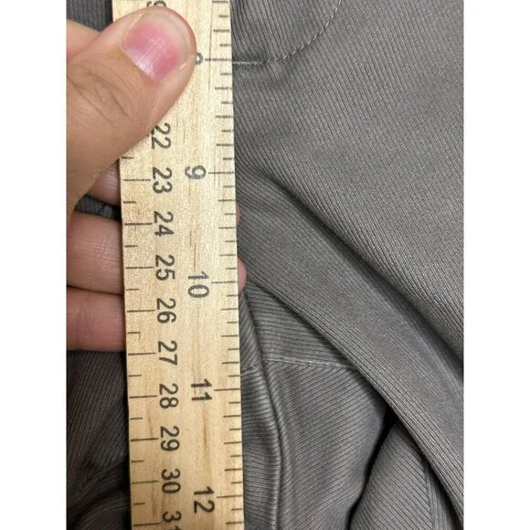 Banana Republic Men's 34" x 32" Classic Fit Chino's Straight Leg - Picture 5 of 13